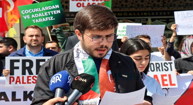 Çukurova Üniversitesi’nde öğrenciler İsrail’in Gazze’ye saldırılarını protesto etti