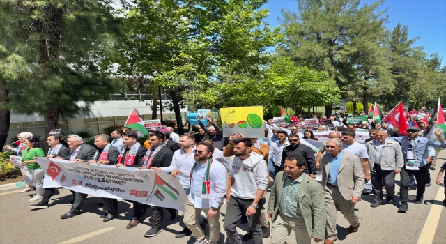 Osmaniye Korkut Ata Üniversitesinde öğrenciler, İsrail’in Gazze’ye saldırılarını protesto etti