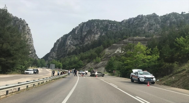 Burdur’da devrilen otomobildeki bebek öldü, anne ve babası yaralandı