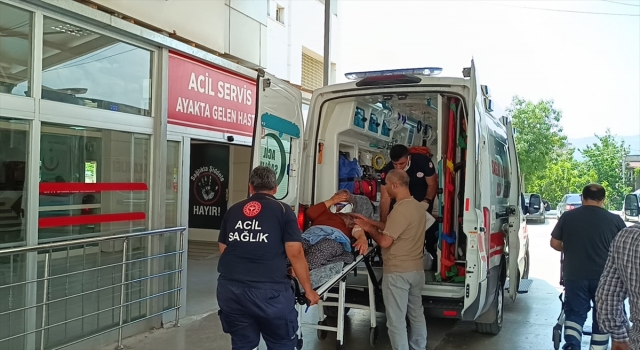 Adana’da iki otomobilin çarpıştığı kazada 4 kişi yaralandı