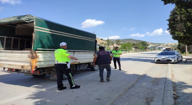 Mersin’de kurbanlık hayvan taşıyan araçlar denetlendi