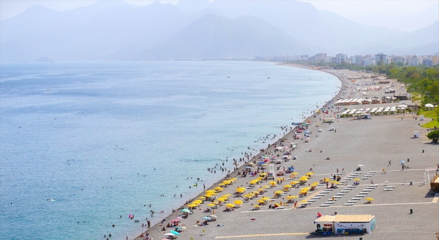 Antalya’da sıcak hava etkili oluyor