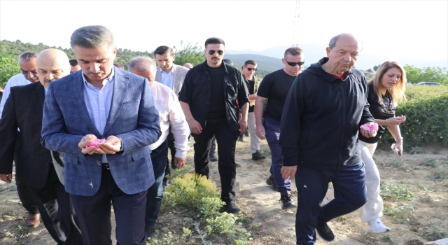 KKTC Cumhurbaşkanı Tatar, Isparta’da gül bahçelerini gezdi: