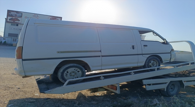 Mersin’de yediemin otoparkından 2 panelvan çaldıkları iddiasıyla 2 zanlı yakalandı