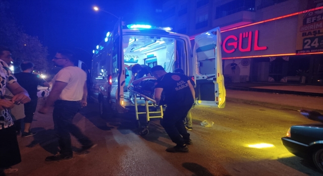 Mersin’de hafif ticari araçla çarpışan motosikletin sürücüsü yaralandı