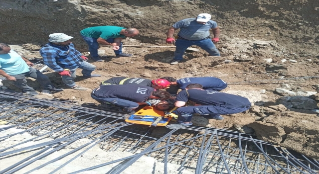 Hatay’da toprak kayması sonucu 1 işçi yaralandı