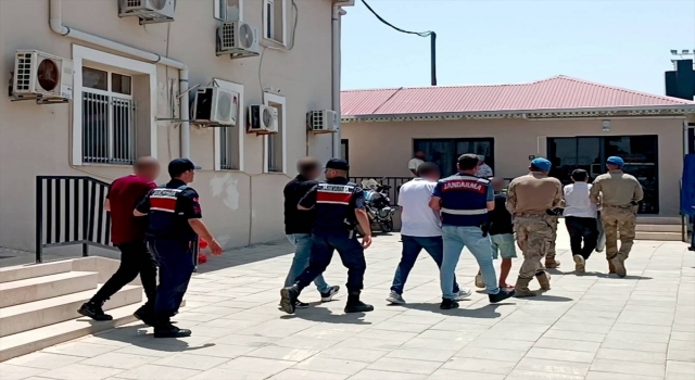 Mersin’de kadınları fuhşa zorladıkları iddiasıyla 8 zanlı tutuklandı