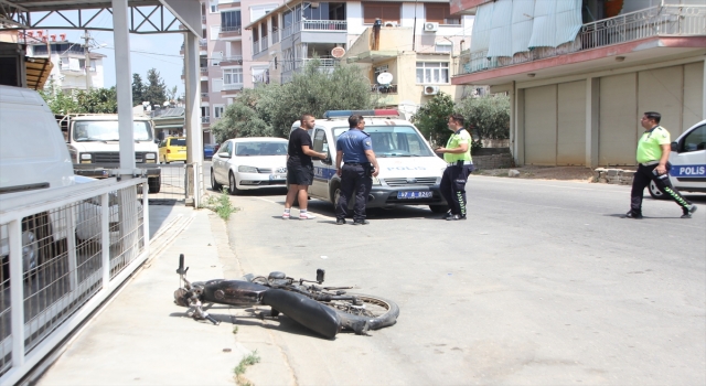 Serik’te otomobille çarpışan motosikletin sürücüsü yaralandı