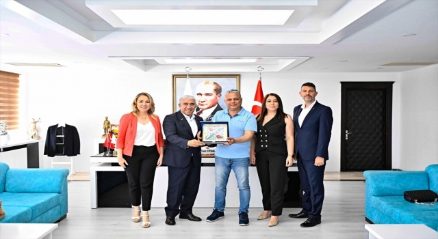 Antalya Düşünce Platformu üyeleri, Muratpaşa Belediye Başkanı Uysal’ı ziyaret etti