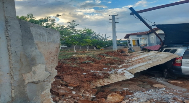 Antalya’da sağanak ve fırtına etkili oldu