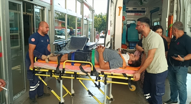 Adana’da çardağın çökmesi sonucu 4 kişi yaralandı