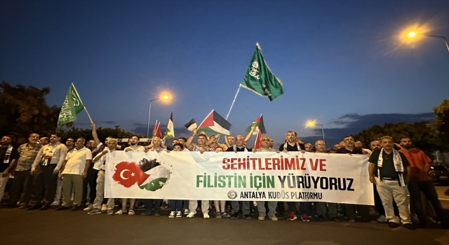 Antalya’da Hamas lideri Heniyye ve Gazze için yürüyüş düzenlendi