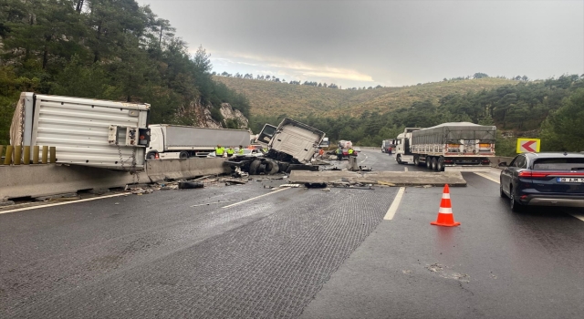 Mersin’de zincirleme trafik kazasında 2 kişi yaralandı