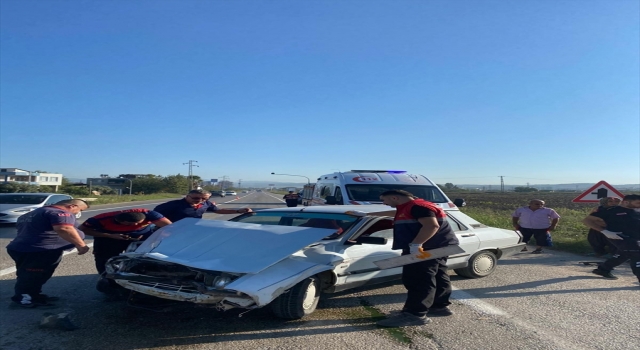 Osmaniye’de iki otomobilin çarpıştığı kazada 2 kişi yaralandı