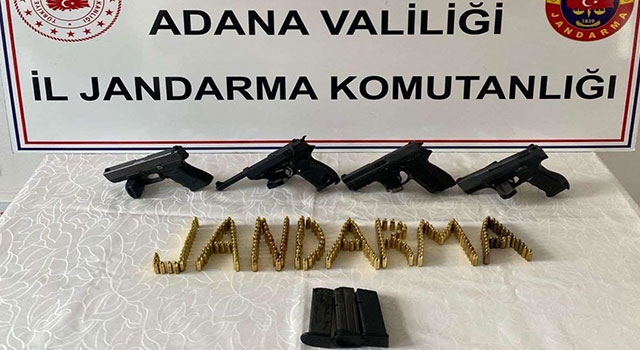 Adana’da otomobilde ruhsatsız 4 tabanca ele geçirildi