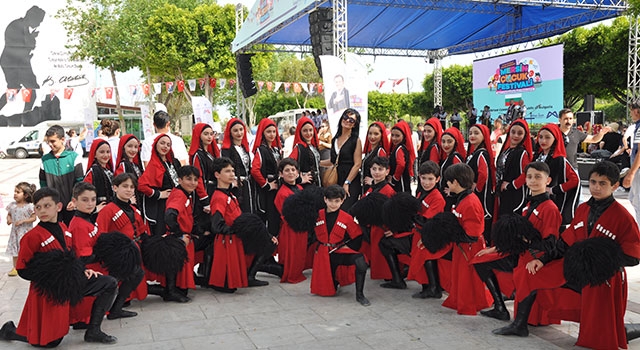 Mersin’de ”Uluslararası Çocuk Festivali” düzenledi