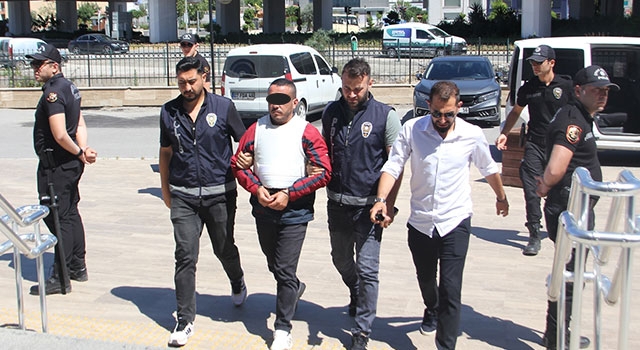 Antalya’da eski eşini ve arkadaşını bıçakla yaralayan kişi tutuklandı