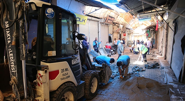 Hatay’da sağanaktan etkilenen bölgelerde temizlik çalışması başlatıldı