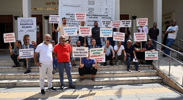 Adana’da dolmuşçular, güzergahlarına minibüs eklenmesini protesto etti