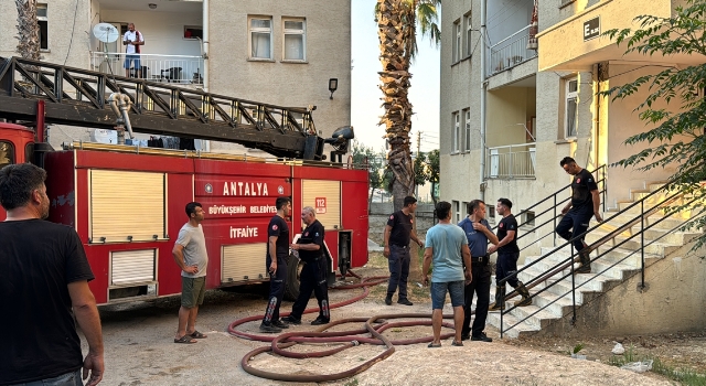 Antalya’da oturduğu evi yakan ve kendisine zarar veren kişi hastaneye kaldırıldı