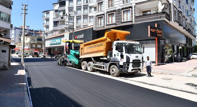 Atatürk Caddesinde Asfalt Çalışmaları Sürüyor