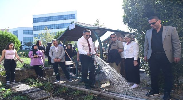 Kampüsü Güzelleştirmek İçin Bir Araya Geldiler: OKÜ Çiçek Dikim Etkinliği