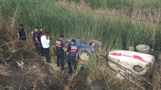 Mersin’de devrilen traktörün altında kalan sürücü öldü