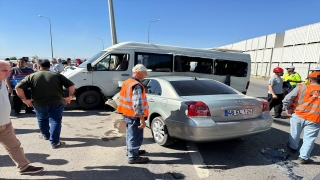 Kahramanmaraş’ta minibüs ile otomobil çarpıştı, 10 kişi yaralandı