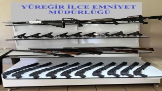 Adana’da denetimlerde 28 ruhsatsız silah ele geçirildi