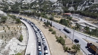 AntalyaFethiyeBurdur kara yolunda bayram tatili dönüşü trafik yoğunluğu başladı