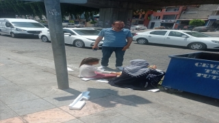 Adana’da yakalanan dilenci kadınların yanındaki 2 çocuk devlet korumasına alındı