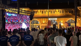 Adana’da ÇekyaTürkiye maçı dev ekranlardan izlendi