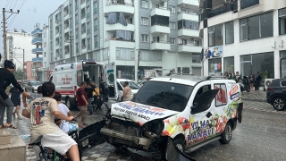 Hatay’da çocuğun kullandığı hafif ticari aracın çarptığı kişi yaralandı