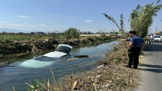 Antalya’da dereye düşen otomobilin sürücüsü yaralandı