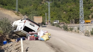 Adana’da devrilen minibüsteki 6 kişi yaralandı