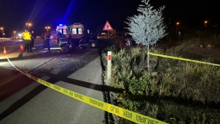 Burdur’da iki otomobilin çarpışması sonucu 2 kişi öldü, 3 kişi yaralandı