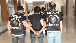 Antalya’da bir kadının silahla öldürülmesine ilişkin yakalanan iki şüpheliden biri tutuklandı