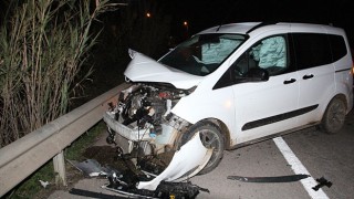 Antalya’da iki otomobilin çarpıştığı kazada 3 kişi yaralandı
