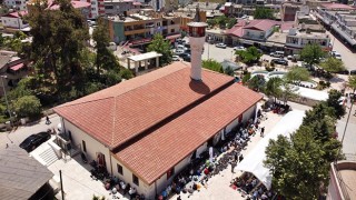 Bahçe’de depremlerde hasar alan ve restorasyonu tamamlanan cami ibadete açıldı