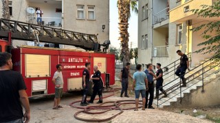 Antalya’da oturduğu evi yakan ve kendisine zarar veren kişi hastaneye kaldırıldı