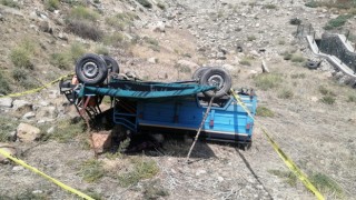 Isparta’da devrilen tarım aracındaki bebek öldü, 2 kişi yaralandı