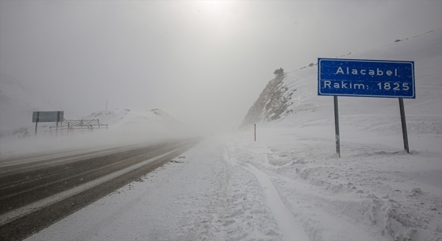 AntalyaKonya kara yolu kar nedeniyle tır geçişlerine kapatıldı