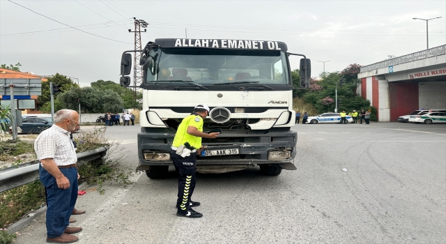 Hatay’da freni arızalanan kamyon 4 araca çarptı, 2 kişi yaralandı