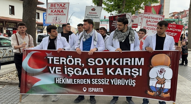 Isparta’da sağlık çalışanları Gazze için ”sessiz yürüyüş” yaptı