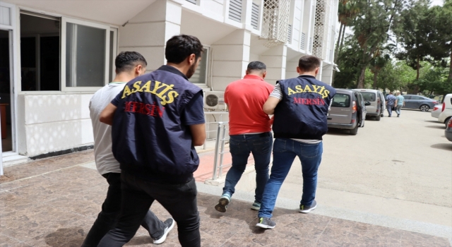 Mersin’de çaldıkları taksiyle yolcu taşıyan 2 zanlı tutuklandı