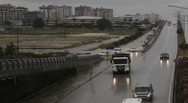 Hatay’da sağanak hayatı olumsuz etkiledi