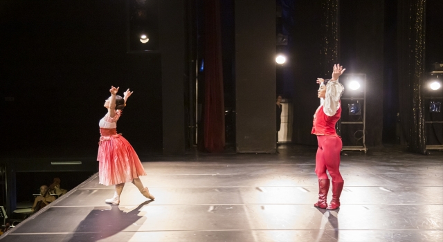 Antalya Devlet Opera ve Balesinin Japon dansçıları