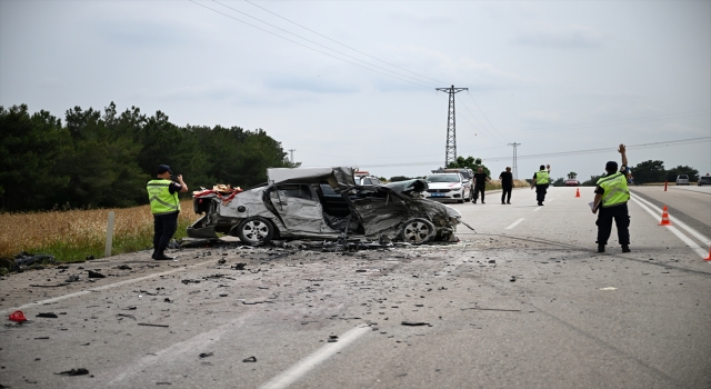 Adana’da otomobille hafif ticari aracın çarpışması sonucu 4 kişi yaralandı