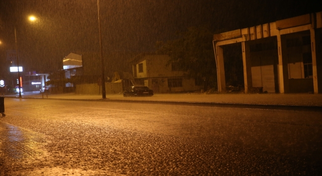 Hatay’da sağanak hayatı olumsuz etkiledi