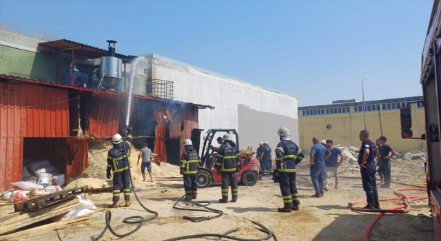 Adana’da talaş deposunda çıkan yangın söndürüldü